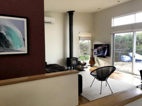 3 Bed Coastal getaway - walking distance to Beach
